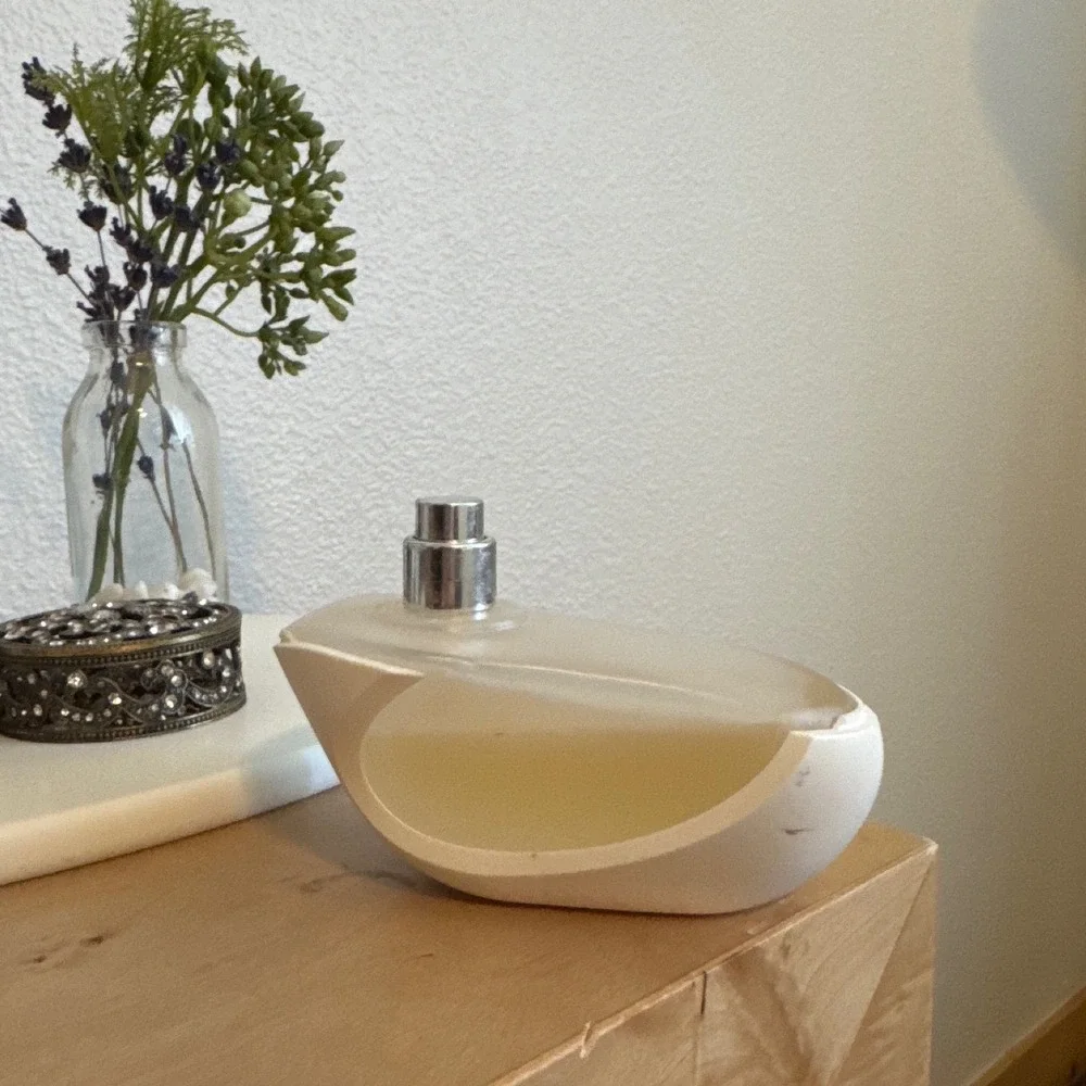 Ariana grande perfume - Picture 2 of 5